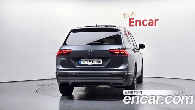 Volkswagen Tiguan 2.0 TDI Prestige - фото 3