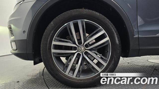 Volkswagen Tiguan 2.0 TDI Prestige - фото 4