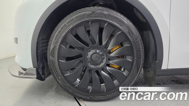 Tesla Model Y RWD - фото 4