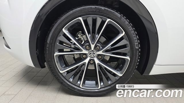 Toyota Prius 5-го поколения 2.0 XLE - фото 4