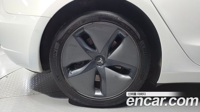 Tesla Model 3 Standard Range Plue RWD - фото 4
