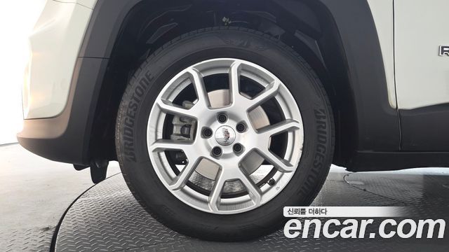 Jeep Renegade 2.4 Limited - фото 3