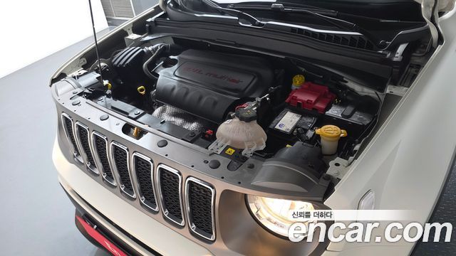 Jeep Renegade 2.4 Limited - фото 4