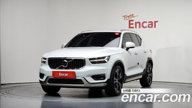 Volvo XC40 B4 Inscription - фото 0