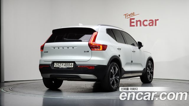 Volvo XC40 B4 Inscription - фото 1