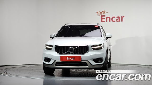 Volvo XC40 B4 Inscription - фото 2