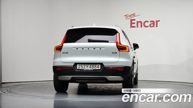 Volvo XC40 B4 Inscription - фото 3