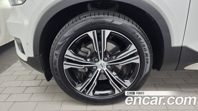 Volvo XC40 B4 Inscription - фото 4