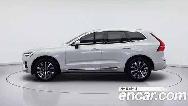Volvo XC60 2-го поколения B5 Ultimate Bright - фото 3