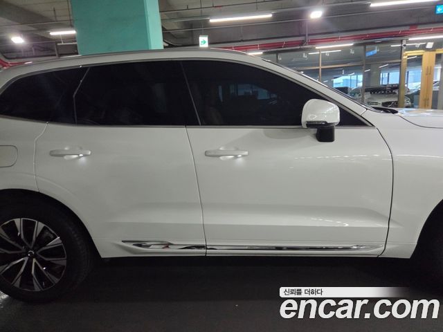 Volvo XC60 2-го поколения B5 Ultimate Bright - фото 4