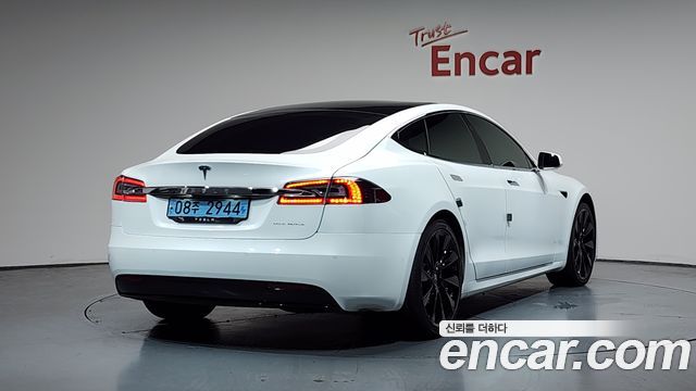 Tesla Model S Long Range - фото 1
