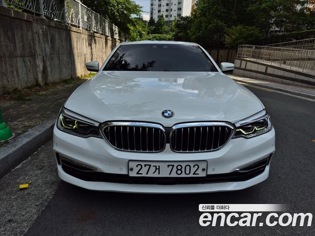 BMW 5-Series G30 530i xDrive Luxury Plus - фото 0