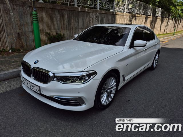 BMW 5-Series G30 530i xDrive Luxury Plus - фото 1
