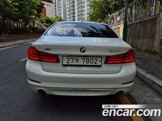 BMW 5-Series G30 530i xDrive Luxury Plus - фото 3