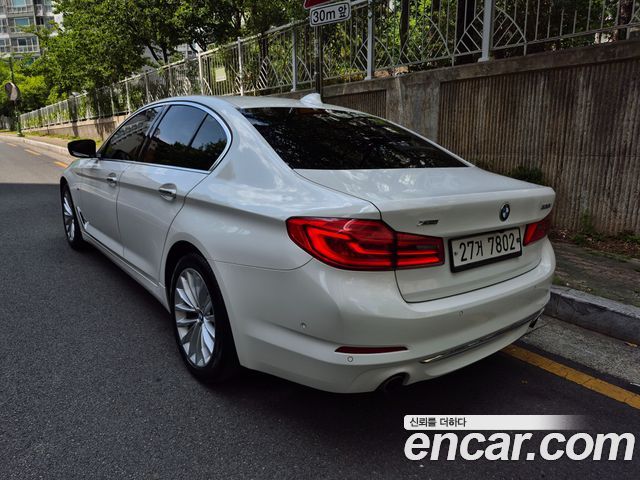 BMW 5-Series G30 530i xDrive Luxury Plus - фото 4