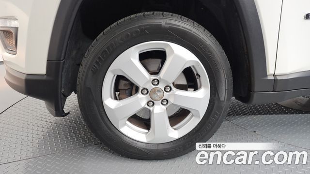 Jeep Compass 2-го поколения 2.4 Longitude AWD - фото 4