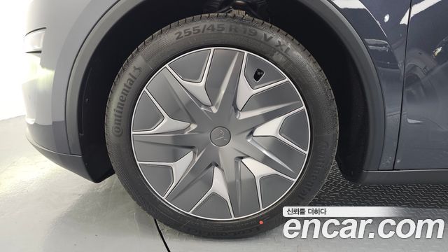 Tesla Model Y L Long Range AWD - фото 4