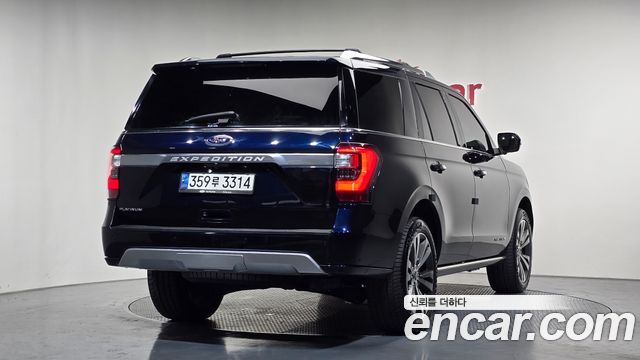 Ford Expedition Platinum 4WD 7Seater - фото 1