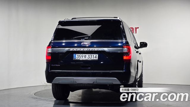 Ford Expedition Platinum 4WD 7Seater - фото 3