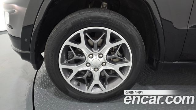 Jeep Cherokee 3.6 Overland WK2 - фото 4