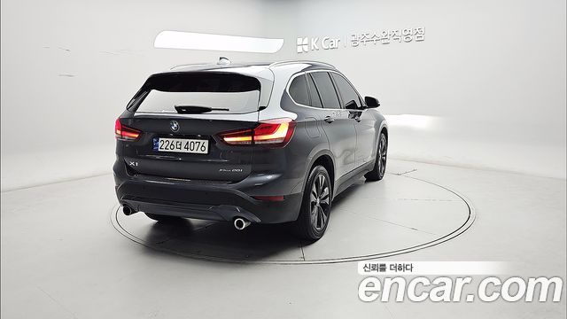 BMW X1 F48 xDrive 20i Advantage - фото 1
