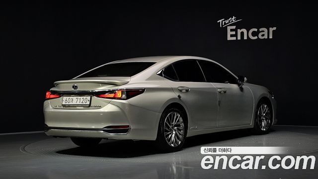 Lexus ES 7-го поколения Limited - фото 1