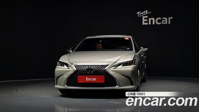 Lexus ES 7-го поколения Limited - фото 2