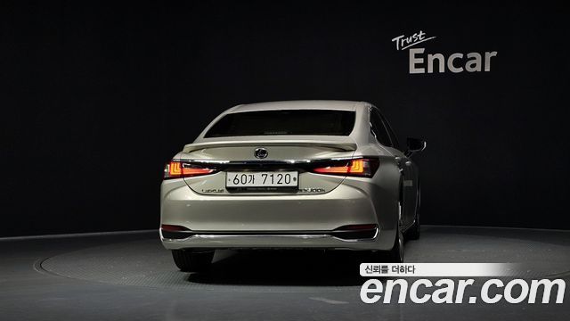 Lexus ES 7-го поколения Limited - фото 3