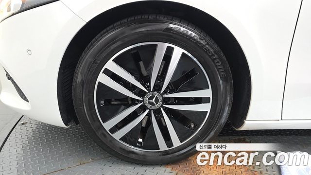 Mercedes-Benz A-Class W177 A220 Sedan - фото 3