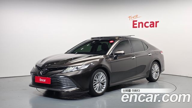 Toyota Camry XV70 2.5 - фото 0