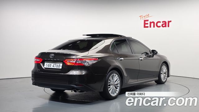 Toyota Camry XV70 2.5 - фото 1