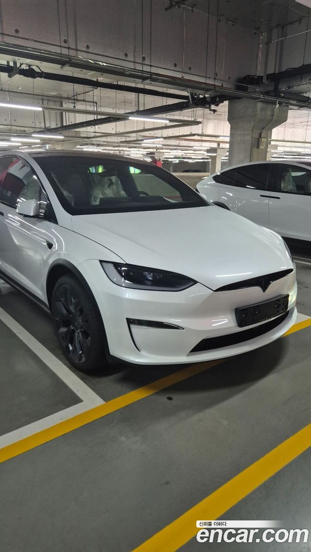 Tesla Model X AWD - фото 0