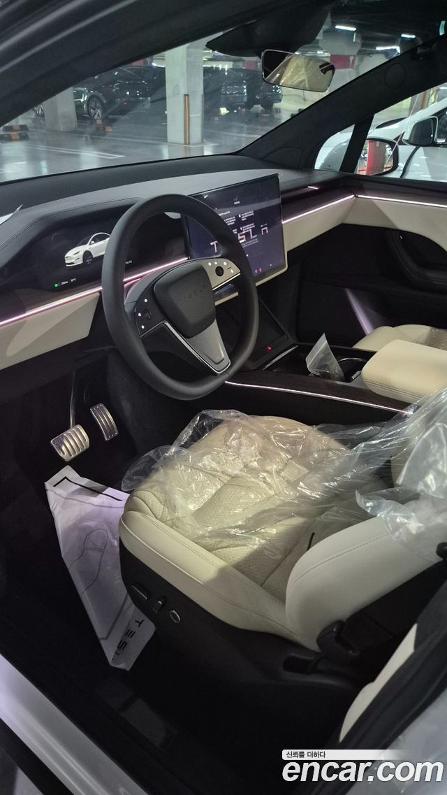Tesla Model X AWD - фото 1