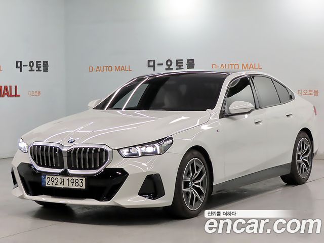 BMW 5-Series G60 520i M Sport - фото 0