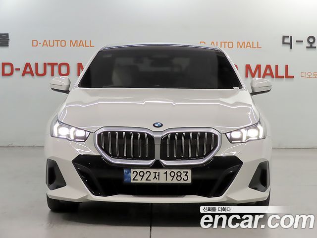 BMW 5-Series G60 520i M Sport - фото 1