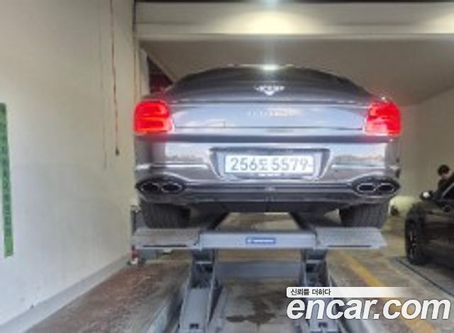 Bentley Flying Spur 3-го поколения 4.0 - фото 0