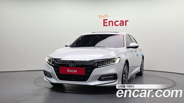 Honda Accord 10-го поколения 2.0 Hybrid Touring - фото 2