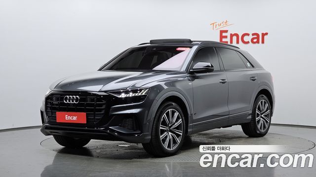 Audi Q8 55 TFSI Quattro Premium - фото 0