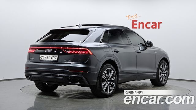 Audi Q8 55 TFSI Quattro Premium - фото 1