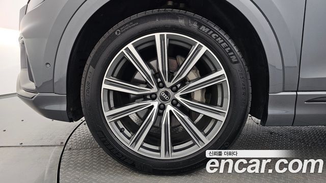 Audi Q8 55 TFSI Quattro Premium - фото 4