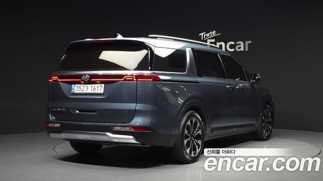 Kia Carnival 4-го поколения 9-Seater Signature - фото 1