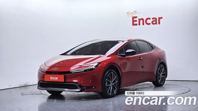 Toyota Prius 5-го поколения 2.0 PHEV XSE - фото 0