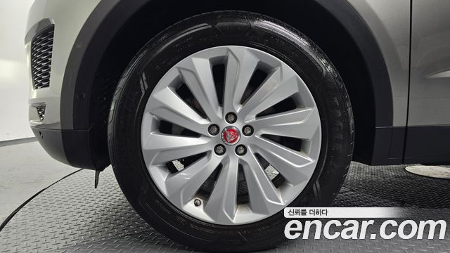 Jaguar E-PACE D180 SE - фото 3