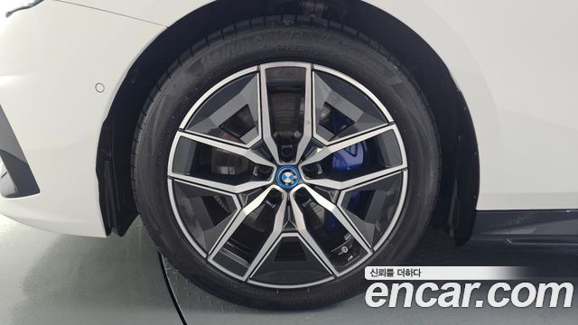 BMW i5 G60 eDrive 40 M Sport - фото 3