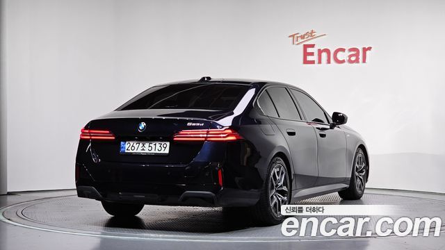 BMW 5-Series G60 523d M Sport - фото 1