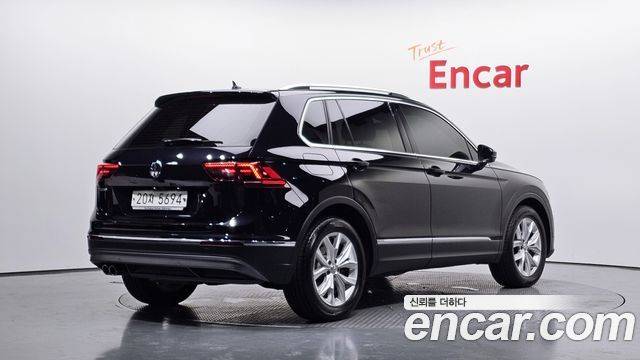 Volkswagen Tiguan 2-го поколения 2.0 TDI Premium - фото 0