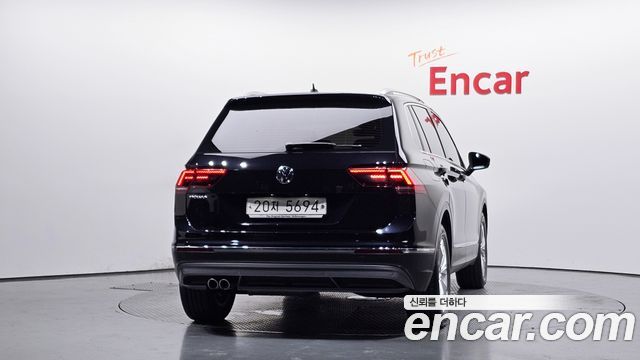 Volkswagen Tiguan 2-го поколения 2.0 TDI Premium - фото 2