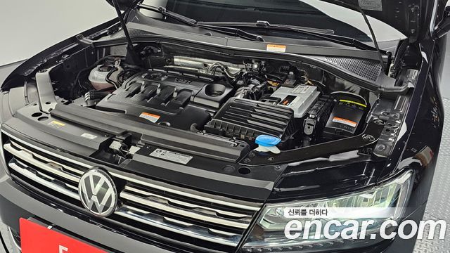 Volkswagen Tiguan 2-го поколения 2.0 TDI Premium - фото 4