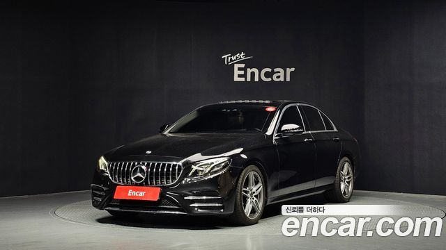 Mercedes-Benz E-Class W213 E300 AMG Line - фото 0