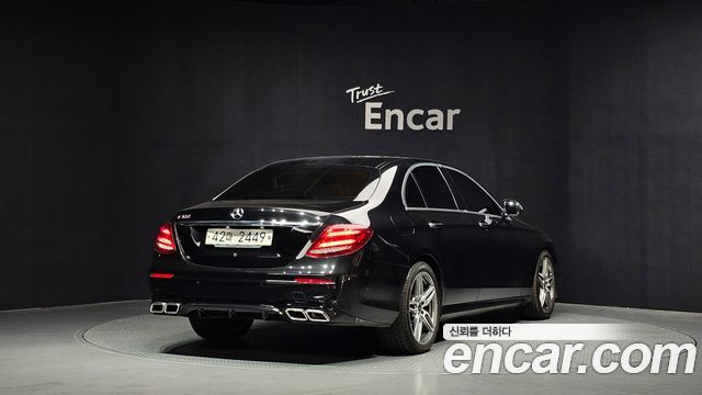 Mercedes-Benz E-Class W213 E300 AMG Line - фото 1
